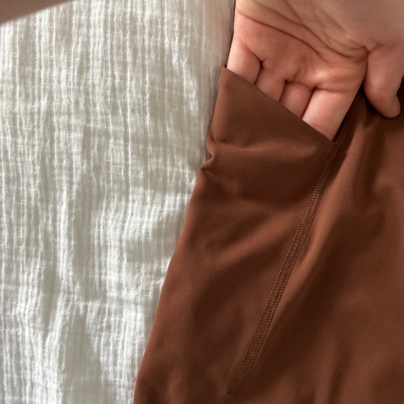 Brown lululemon leggings with side pockets - Picture 3 of 5